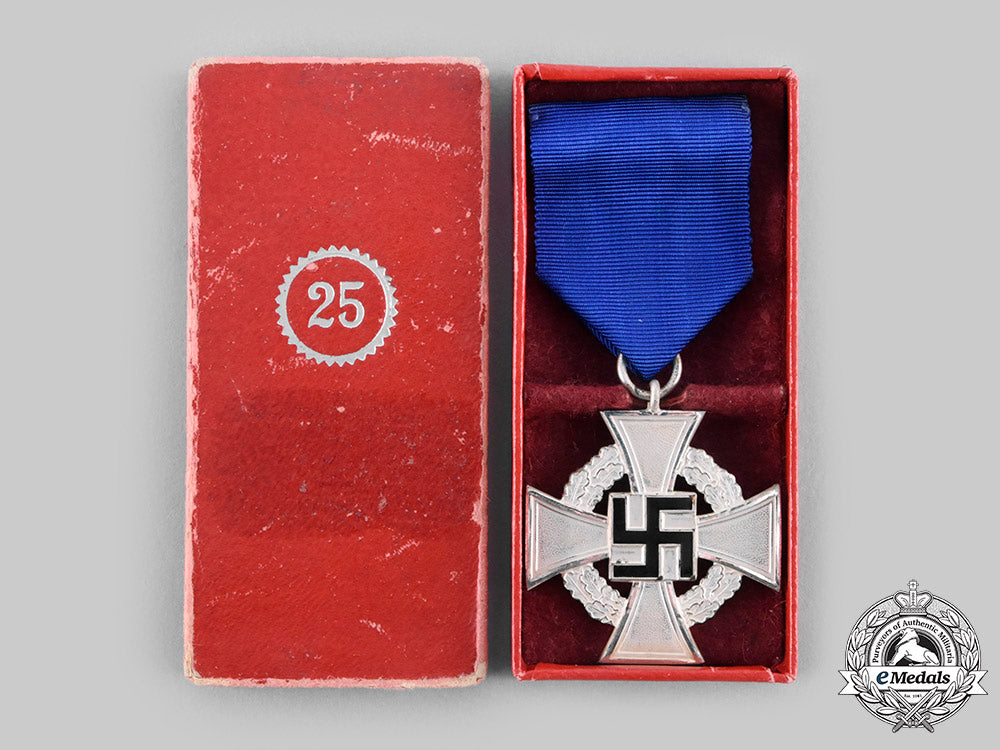 germany,_third_reich._a_civil_service25-_year_faithful_service_cross,_with_case,_by_wächtler&_lange_with_documents_to_justice_inspector_karl_kreutzfeldt_c20771_emd4187