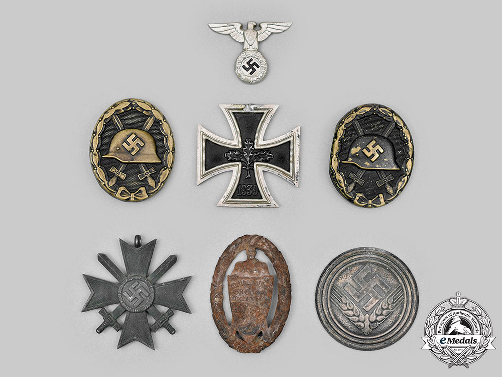 germany,_third_reich._a_lot_of_medals_and_badges_c20829_mnc7733_1_1