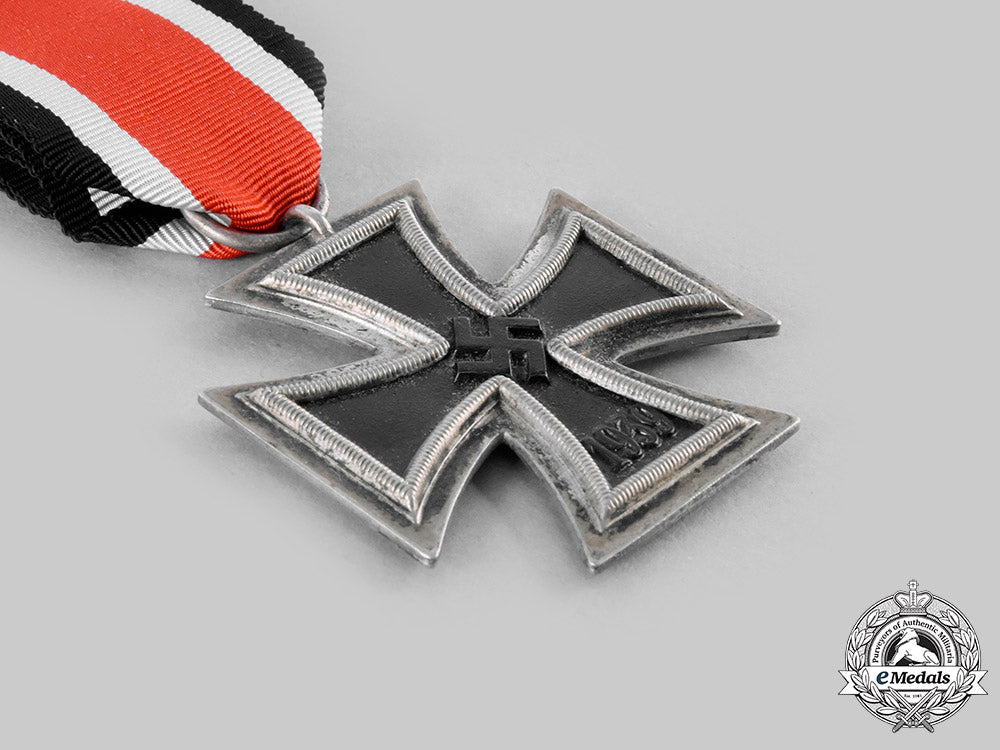 germany,_wehrmacht._a_rare1939_iron_cross_ii_class,_double-_marked_by_w._behrens_schmuckwarenfabrik_c20894_emd1025_1
