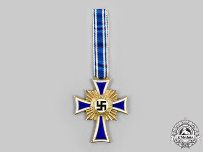 germany,_third_reich._an_honour_cross_of_the_german_mother,_gold_grade_with_case,_by_carl_poellath_c20901_mnc8181