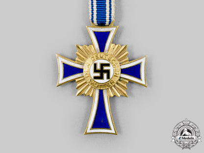 germany,_third_reich._an_honour_cross_of_the_german_mother,_gold_grade_with_case,_by_carl_poellath_c20902_mnc8183