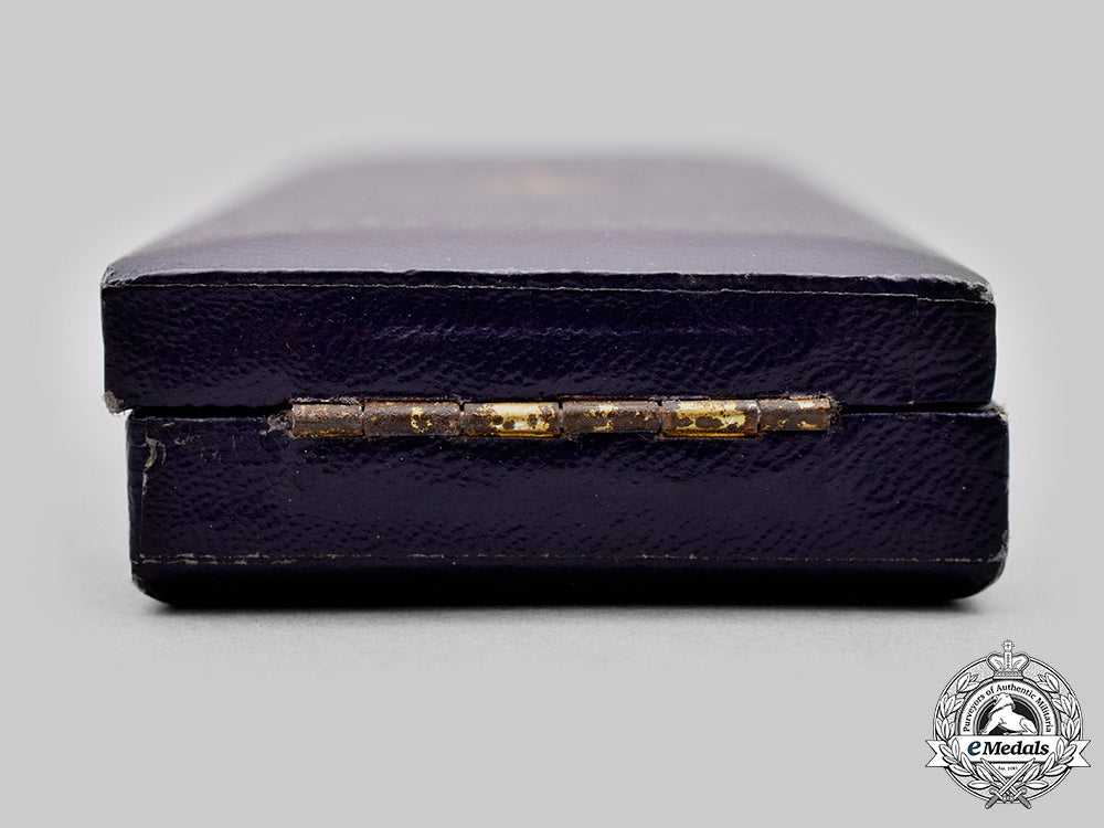 germany,_third_reich._an_honour_cross_of_the_german_mother,_gold_grade_with_case,_by_carl_poellath_c20908_mnc8178