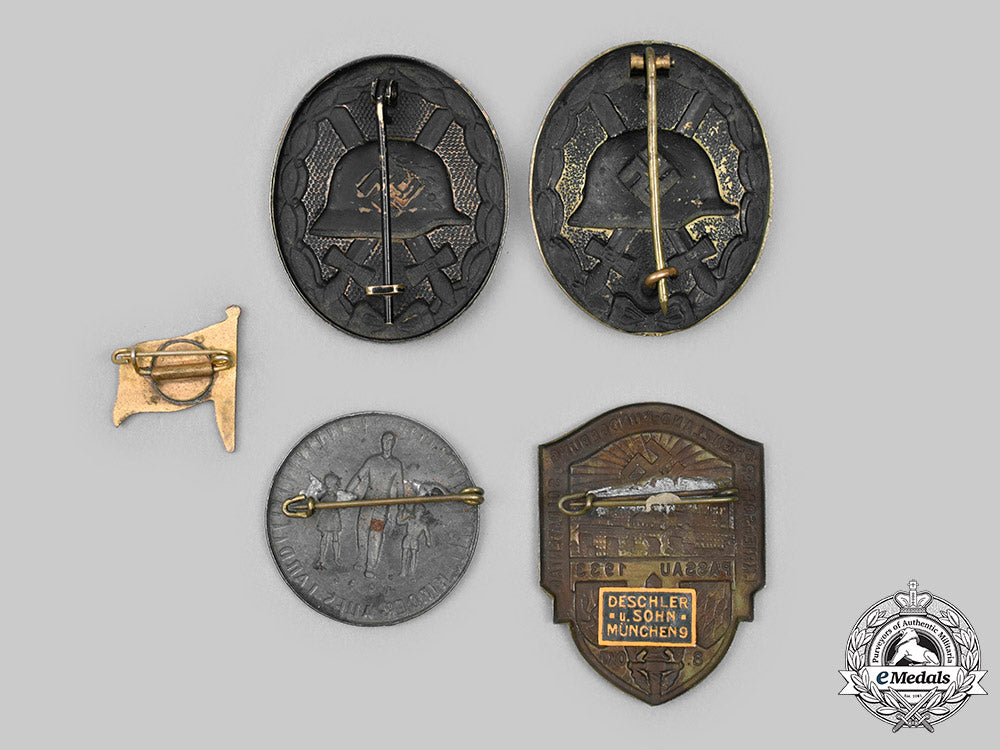 germany,_third_reich._a_lot_of_badges_and_decorations_c20914_mnc6408