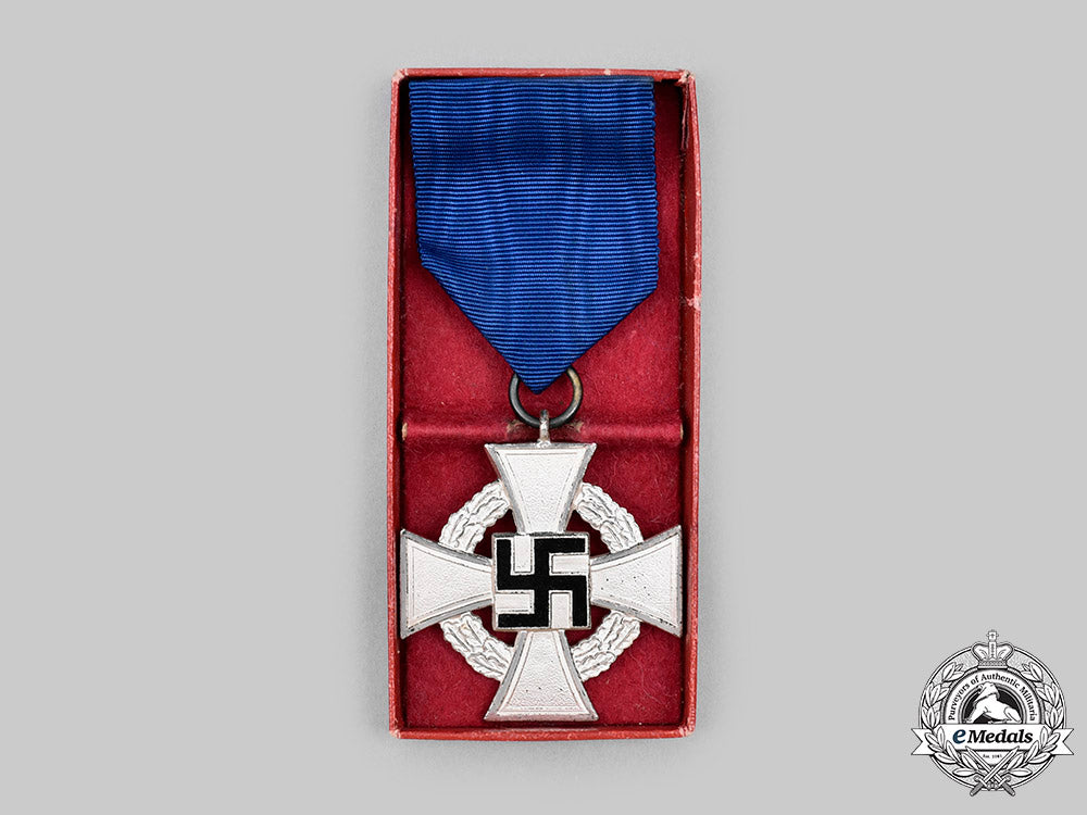 germany,_third_reich._a_lot_of_badges_and_decorations_c20915_mnc6411