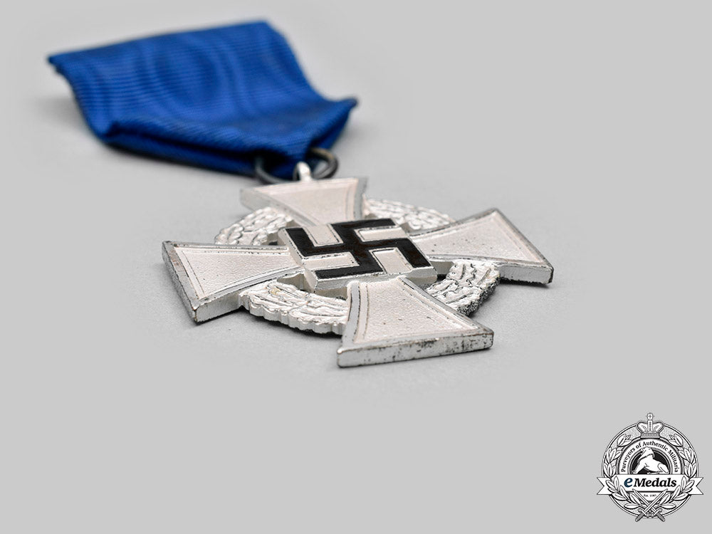 germany,_third_reich._a_lot_of_badges_and_decorations_c20917_mnc6420