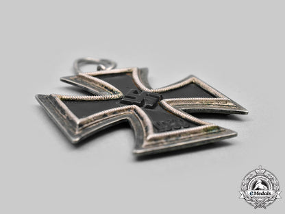 germany,_wehrmacht._a1939_iron_cross_ii_class,_with_ribbon_bar,_by_franke&_co._c20933_mnc6461