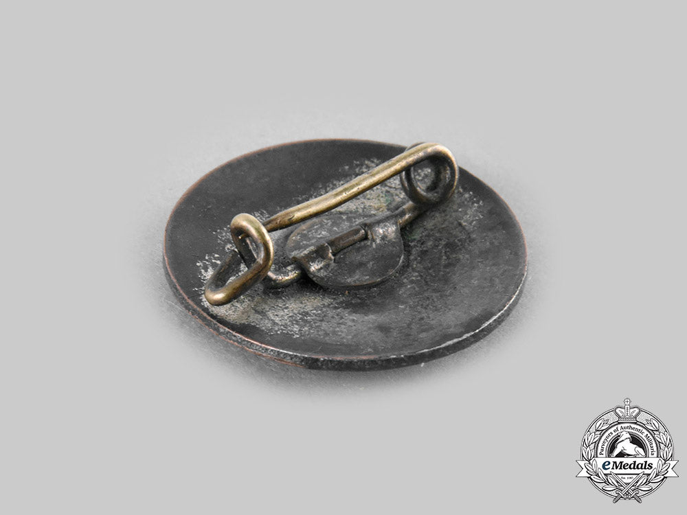 germany,_third_reich._a_volksdeutsche_bewegung_luxemburg_membership_badge_c20934_emd9186_1_1