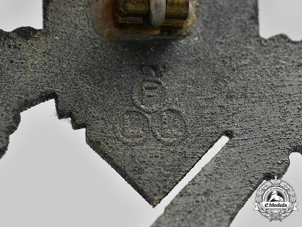 germany,_wehrmacht._an_infantry_assault_badge,_bronze_grade,_by_friedrich_linden_c20940_mnc6485_1