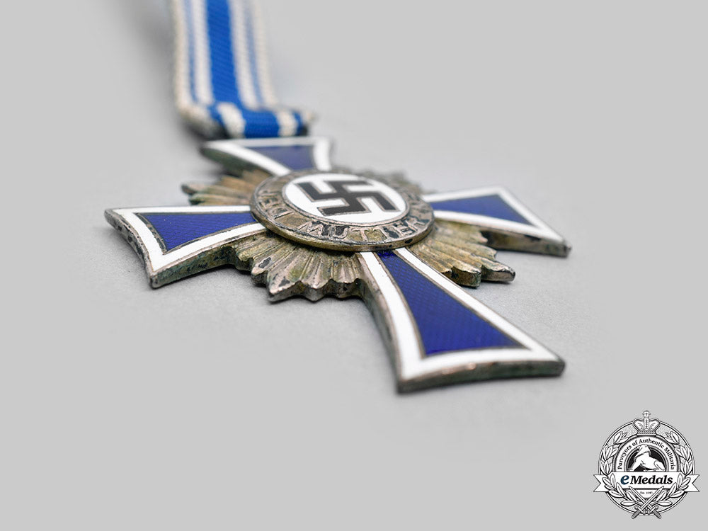 germany,_wehrmacht._a_lot_of_service_medals_c20950_mnc2965_1_1