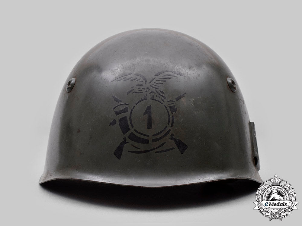 italy,_kingdom._an_alpini_m33_steel_helmet,_c.1936_issue_c20960_mnc6545_1