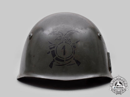 italy,_kingdom._an_alpini_m33_steel_helmet,_c.1936_issue_c20960_mnc6545_1