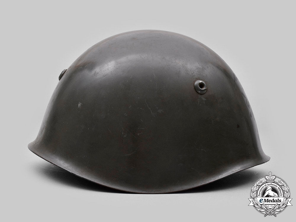 italy,_kingdom._an_alpini_m33_steel_helmet,_c.1936_issue_c20961_mnc6547_1