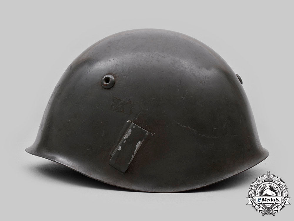 italy,_kingdom._an_alpini_m33_steel_helmet,_c.1936_issue_c20963_mnc6551_1