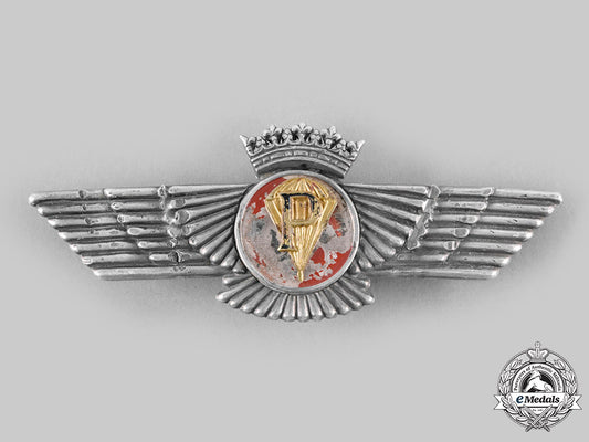 spain,_fascist_state._an_air_force_parachutist's_qualification_badge,_for“_plegador”,_c.1944_c20964_emd9275_1_1_1_1_1_1
