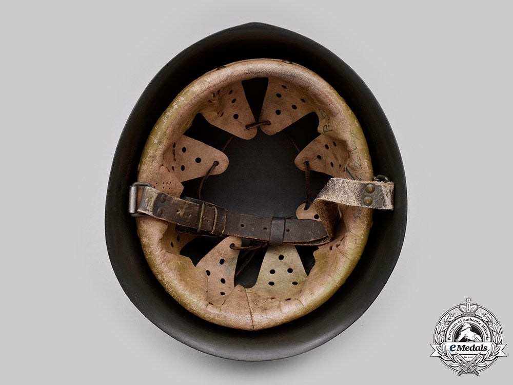 italy,_kingdom._an_alpini_m33_steel_helmet,_c.1936_issue_c20965_mnc6556_1