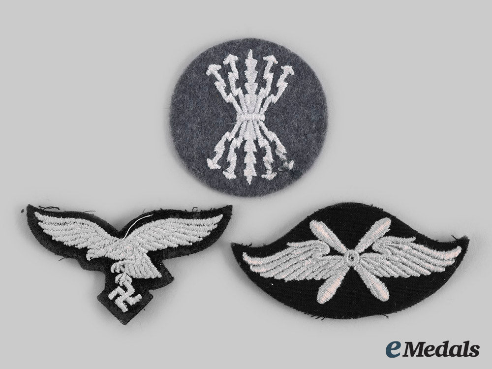 germany,_luftwaffe._a_lot_of_uniform_insignia_c20_00394_2