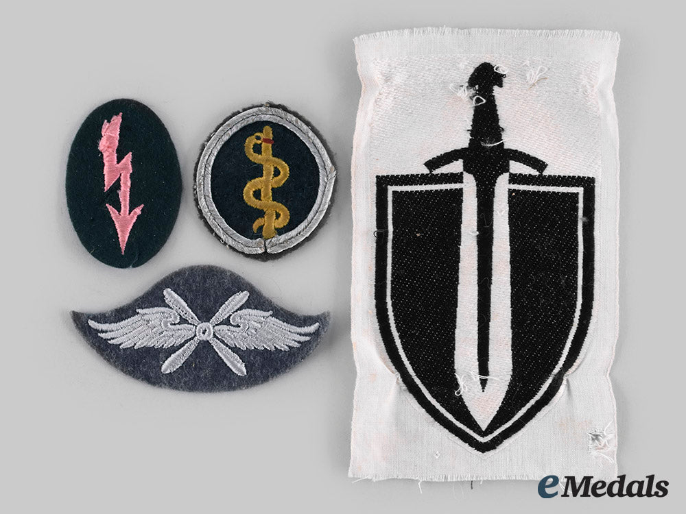 germany,_wehrmacht._a_lot_of_uniform_insignia_c20_00585_1