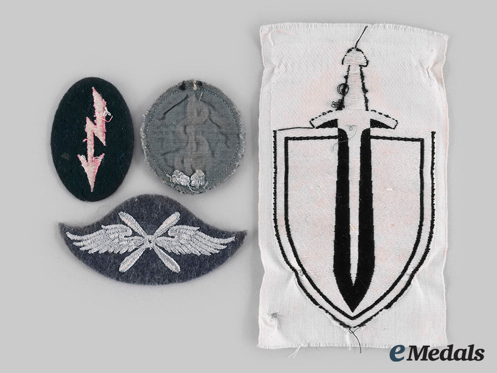 germany,_wehrmacht._a_lot_of_uniform_insignia_c20_00586_1