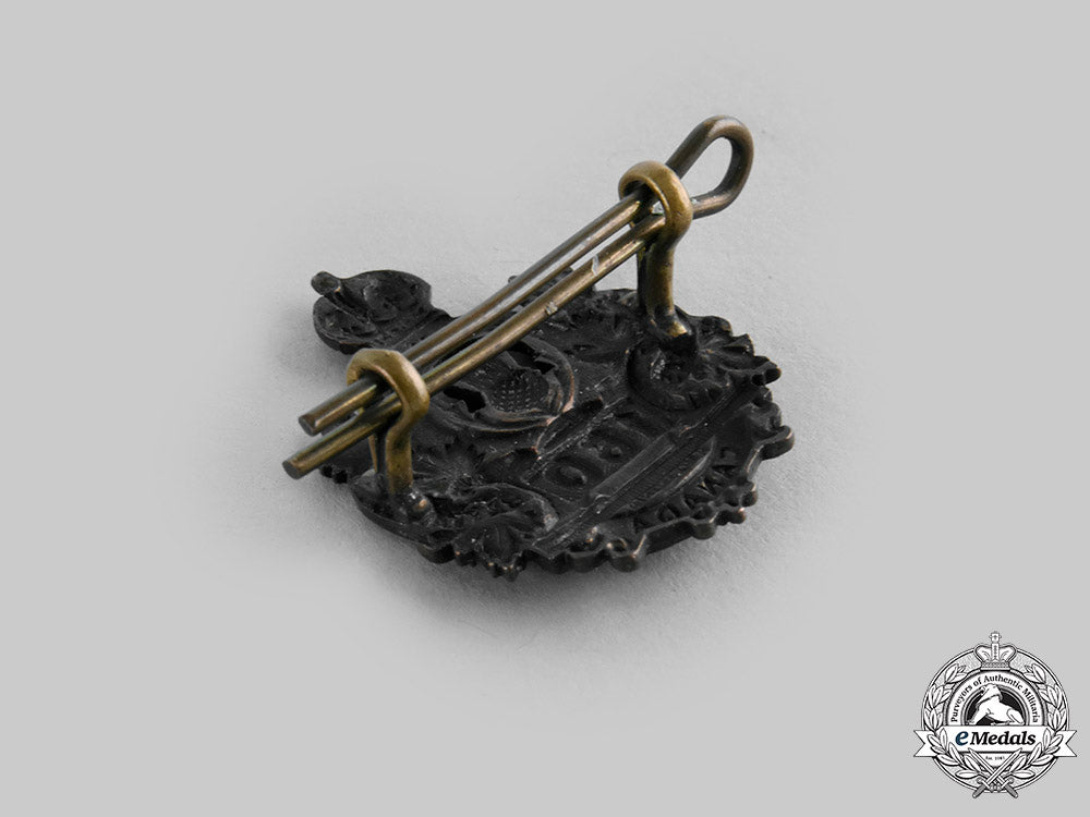 canada,_cef._a_lot_of_four_first_war_collar_badges_c20_00656