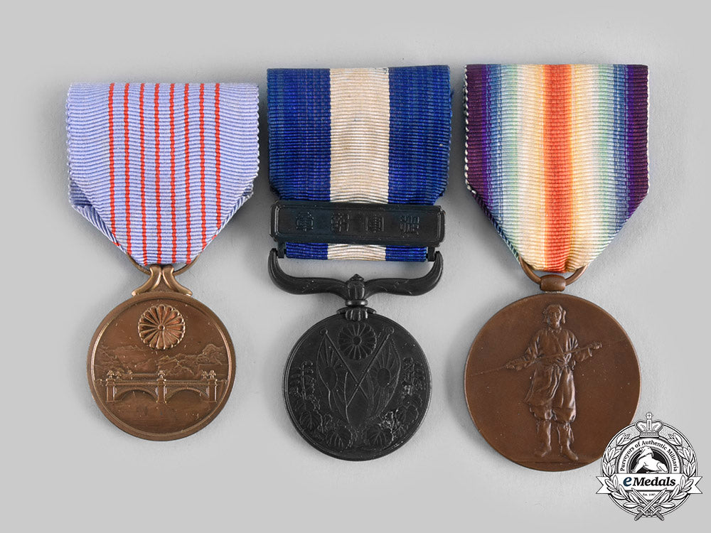 japan,_empire._a_lot_of_three_cased_medals_c20_00721_1