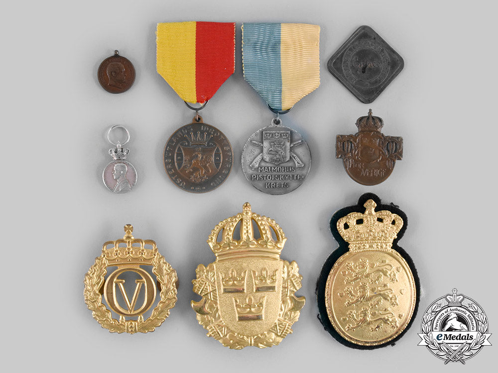 denmark,_norway,_sweden._a_lot_of_nine_medals&_badges_c20_00756_1