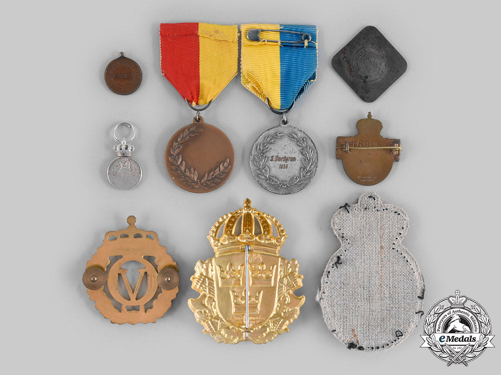 denmark,_norway,_sweden._a_lot_of_nine_medals&_badges_c20_00757_1