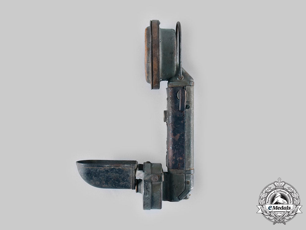 germany,_imperial._a_itd2_army_infantry_field_telephone_by_siemens&_halske,_with_case,_c.1913_c20_01013_2_1