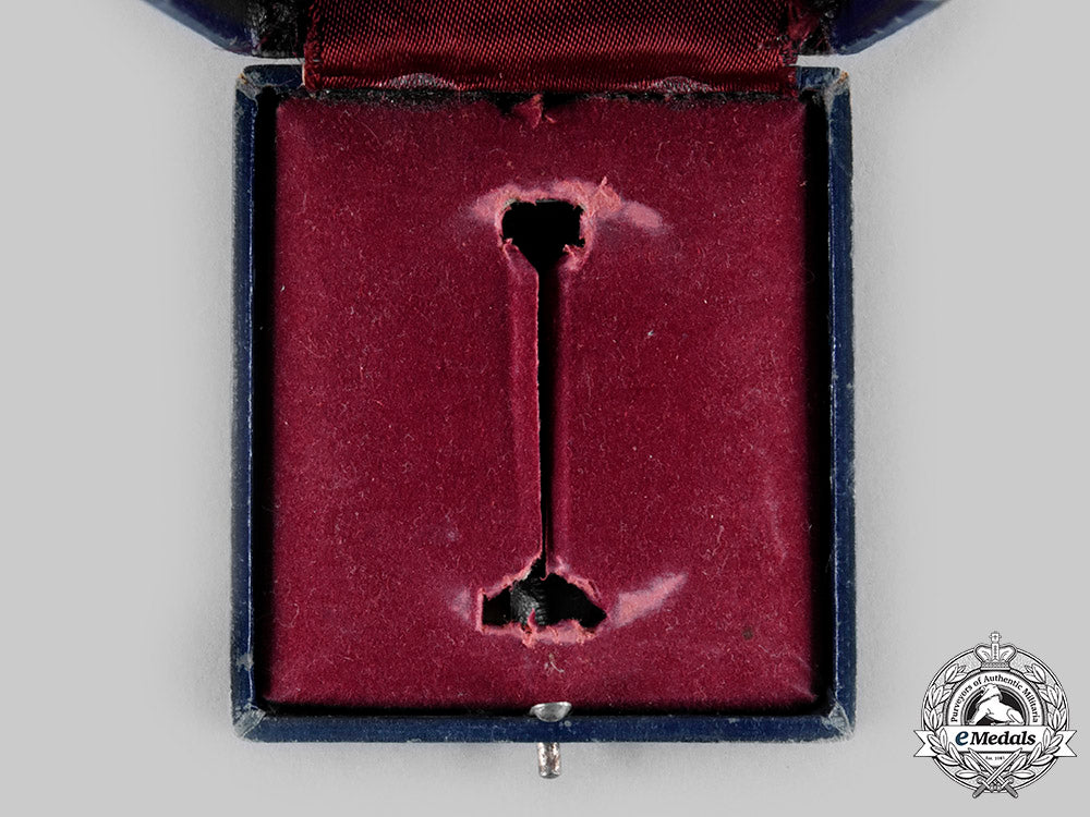 germany,_luftwaffe._a_rare_presentation_case_for_a_fallschirmjäger_badge_c20_01257_1