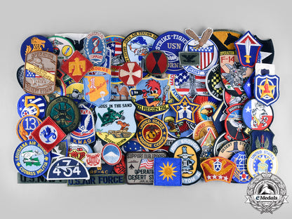 united_states._a_lot_of102_army,_navy,_air_force,_marine_corps_insignia_c20_01326_1