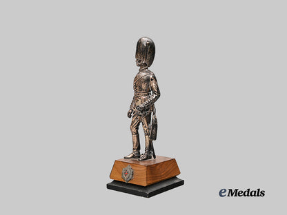 canada._a_governor_general’s_foot_guards_soldier_statue_e_medals__m0473-57_4