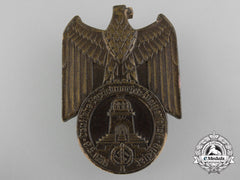 A 1938 Leipzig Deutsche Gepäckmarsch Meisterschaft Badge