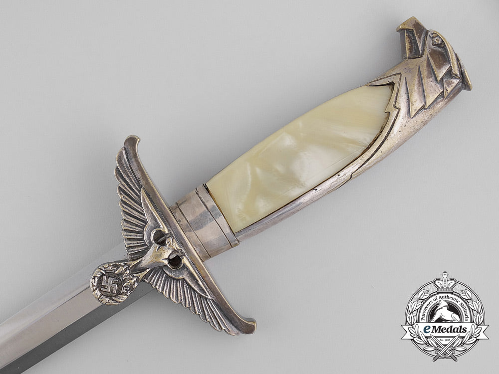 a_government_official's_dagger_by_alcoso(_coppel_alexander{_alcoso}_solingen)_c_0894