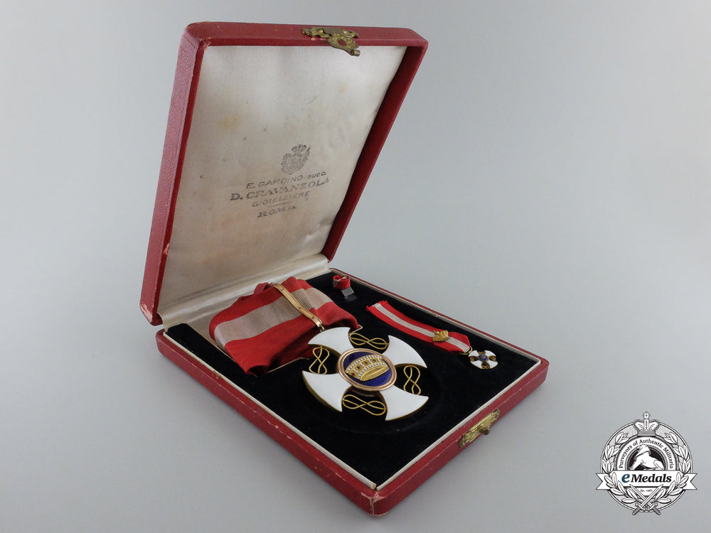 an_italian_order_of_the_crown;_commander's_cross_with_miniature_c_143_1_1