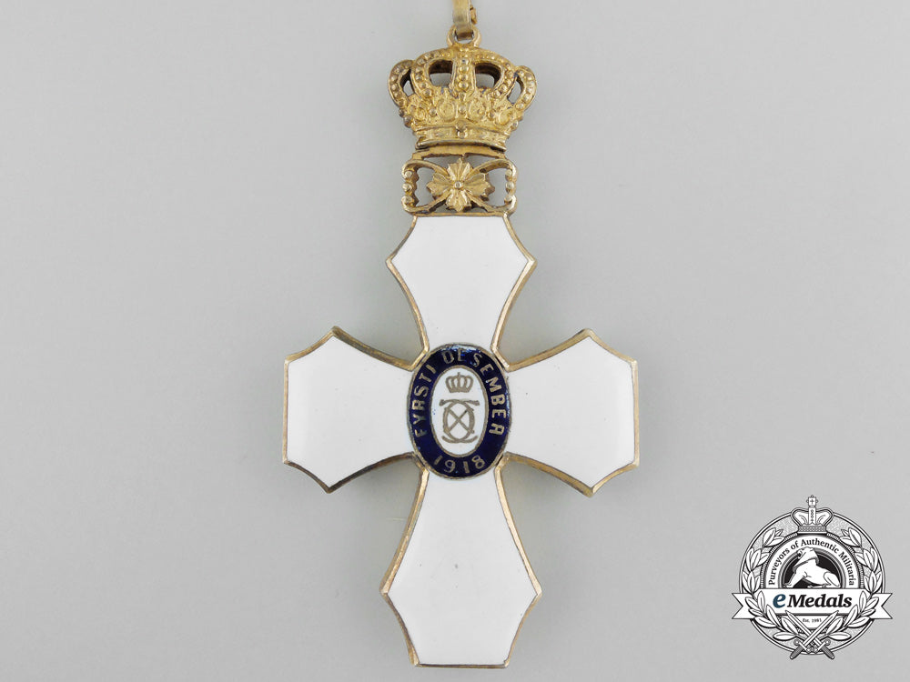 iceland._an_order_of_the_falcon,_type_i_with_royal_crown,_c.1930_c_2685_1_1_1_1_1_1