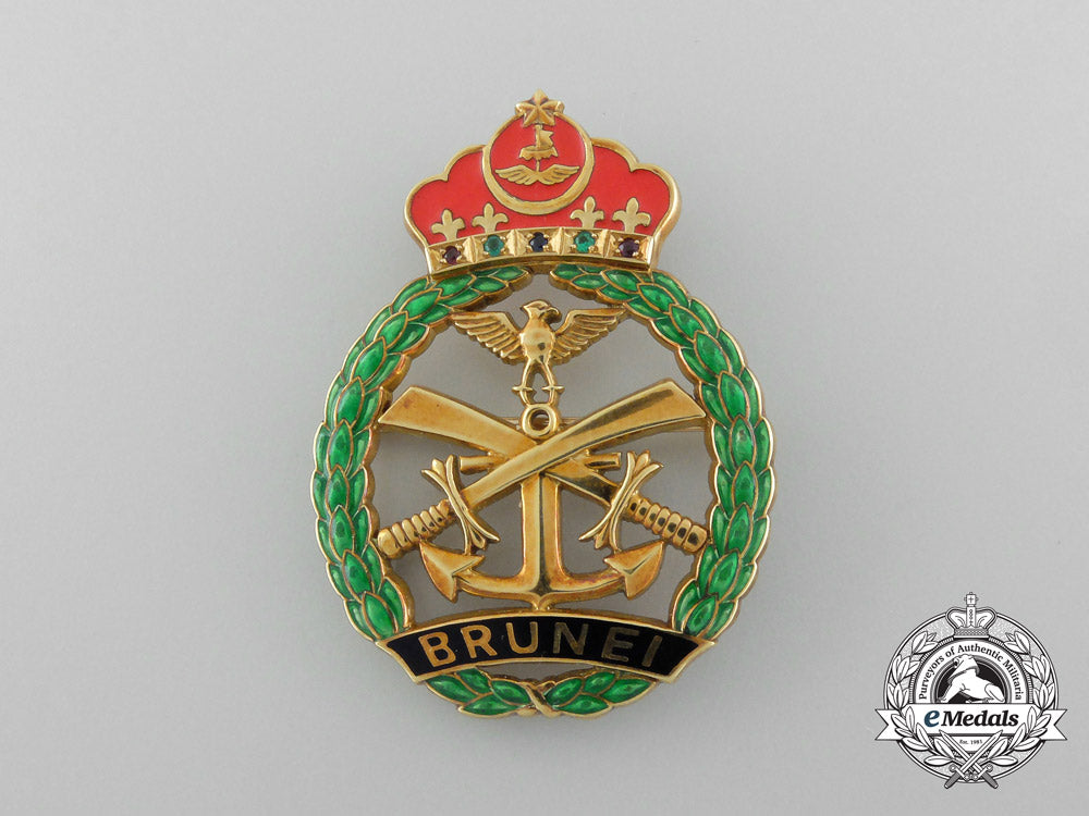 a_brunei_officer’s_meritorious_service_badge_in18_kt_gold_c_2802