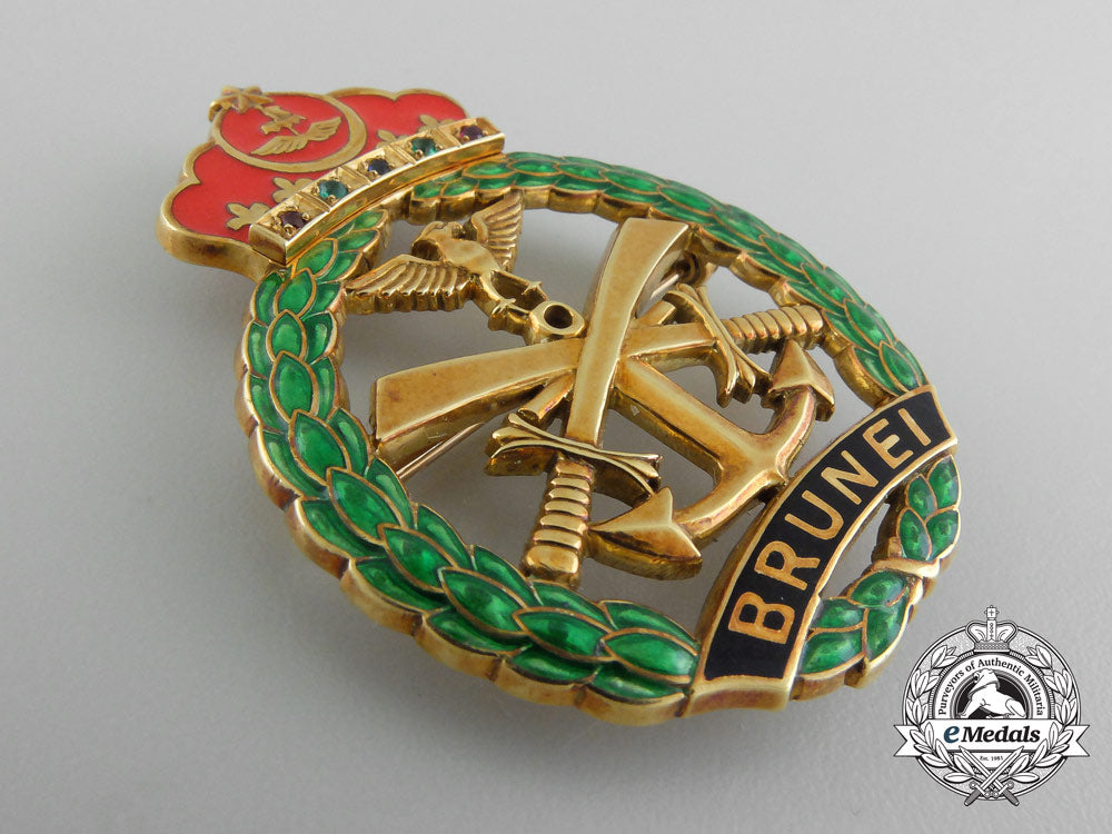 a_brunei_officer’s_meritorious_service_badge_in18_kt_gold_c_2804