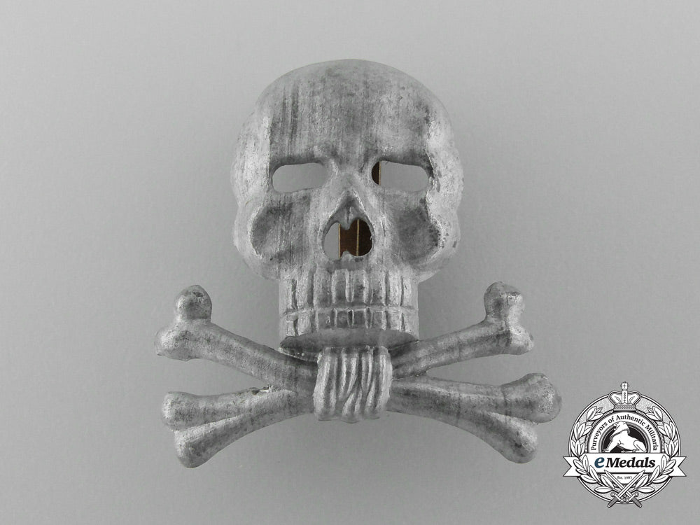 a_braunschweiger_totenkopf(_skull)_officer’s_cap_insignia_for_the_infantry_regiment_nr.92_or_hussars.17_c_3104