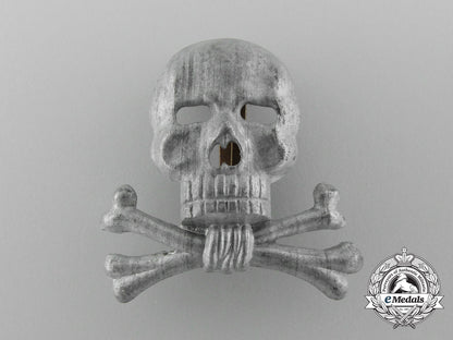 a_braunschweiger_totenkopf(_skull)_officer’s_cap_insignia_for_the_infantry_regiment_nr.92_or_hussars.17_c_3104