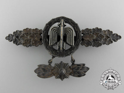 germany,_luftwaffe._a_squadron_clasp_for_figher_pilot's,_gold_grade,_by_rudolf_karneth_c_4509_1