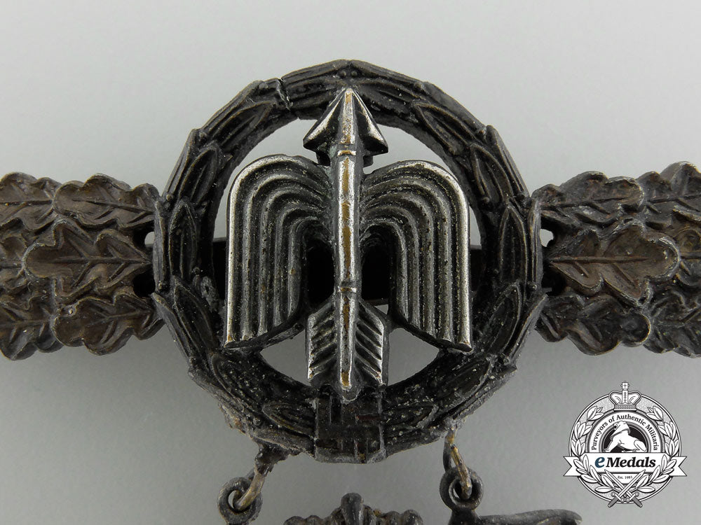 germany,_luftwaffe._a_squadron_clasp_for_figher_pilot's,_gold_grade,_by_rudolf_karneth_c_4510_1