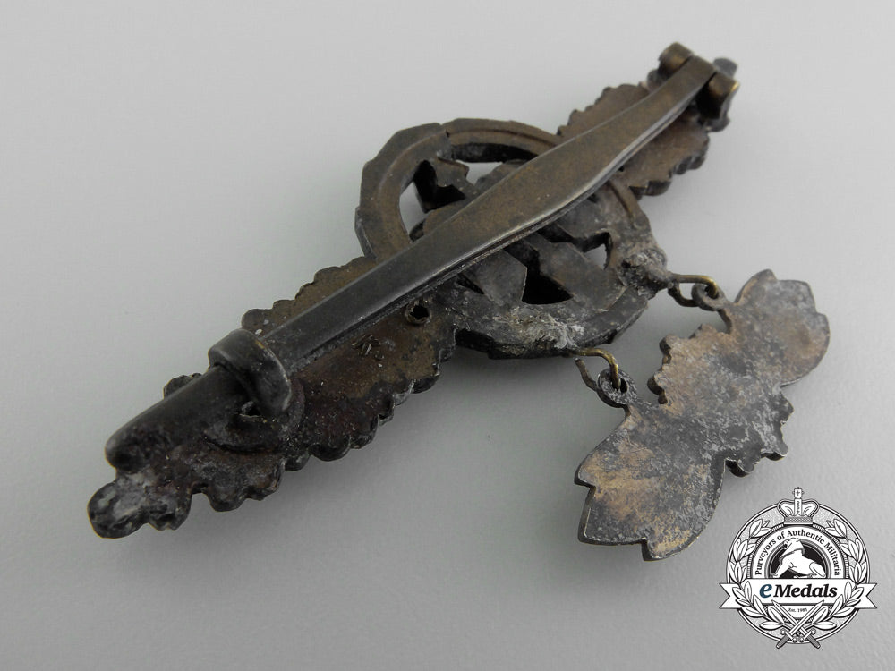germany,_luftwaffe._a_squadron_clasp_for_figher_pilot's,_gold_grade,_by_rudolf_karneth_c_4513_1