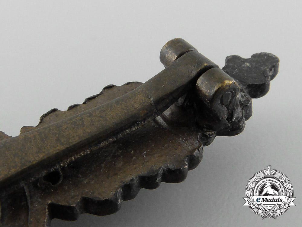 germany,_luftwaffe._a_squadron_clasp_for_figher_pilot's,_gold_grade,_by_rudolf_karneth_c_4515_1