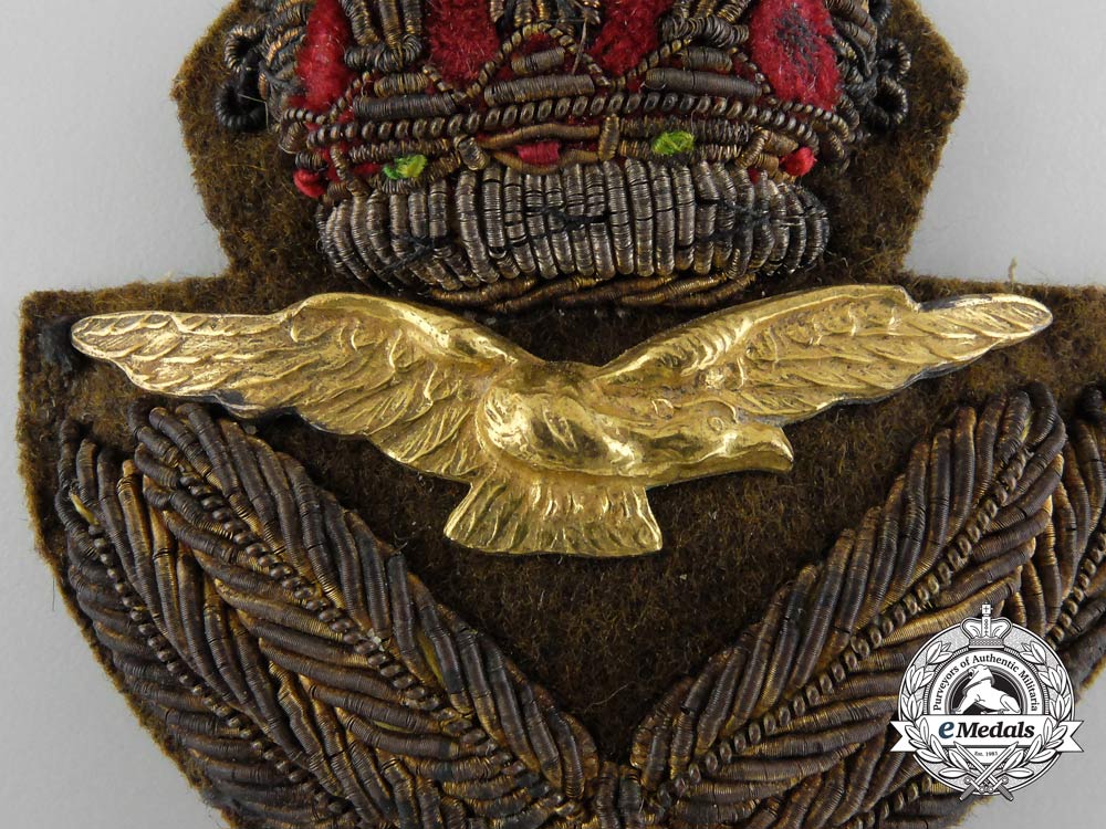 a_royal_australian_air_force(_raaf)_officer's_cap_badge_c_4536