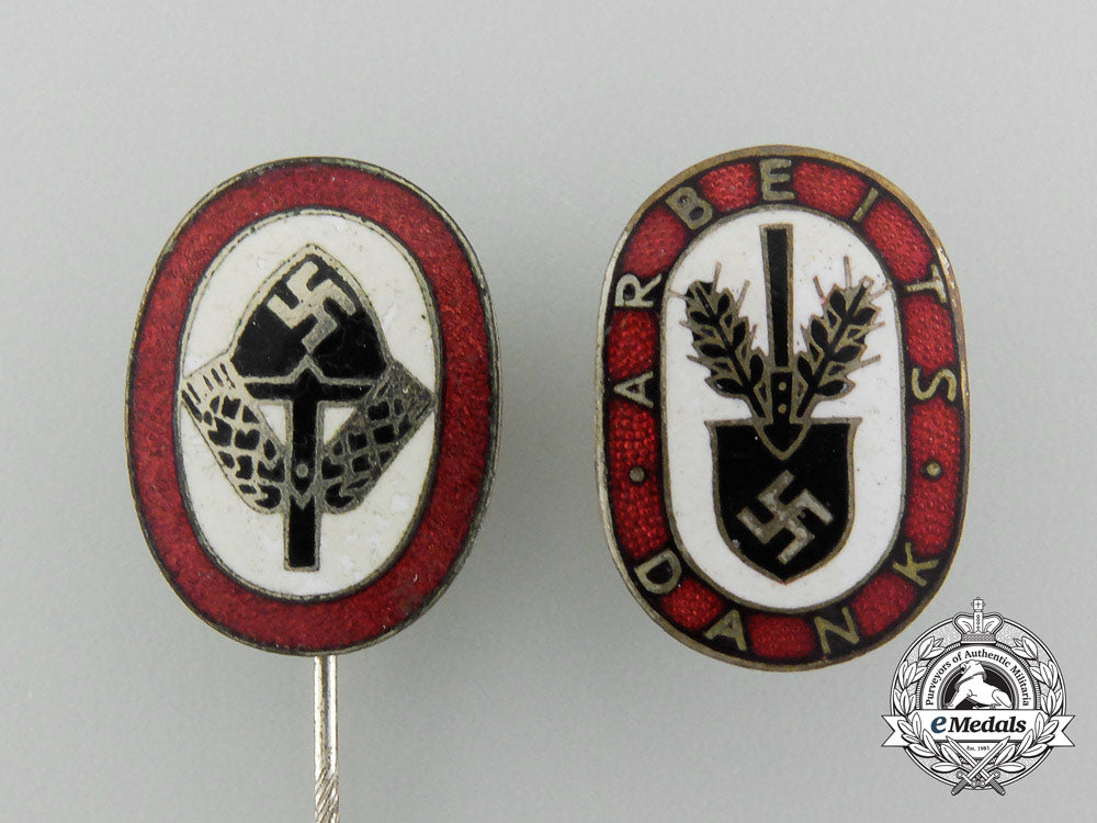 a_lot_of_two_reichsarbeitsdienst_badges_c_4798