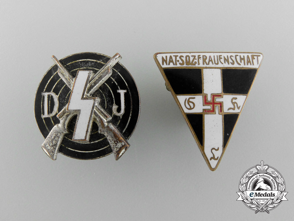a_lot_of_two_german_civilian_badges_c_4820