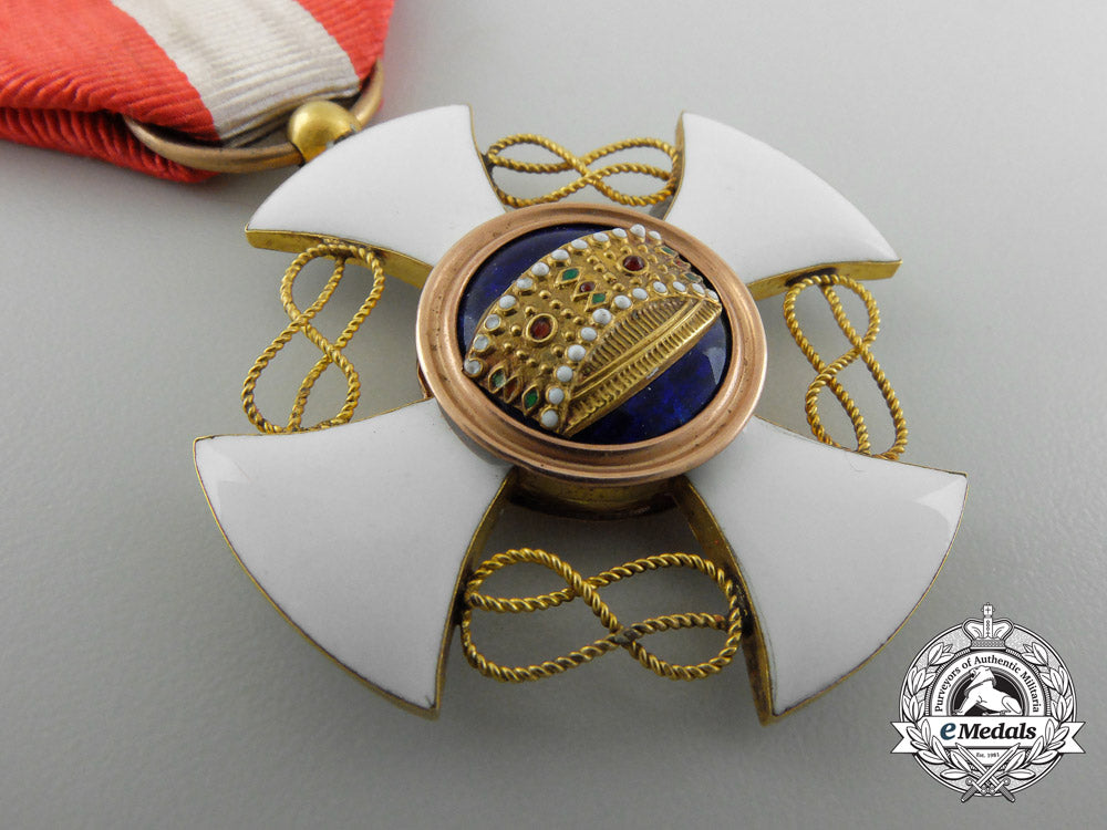 an_italian_order_of_the_crown;_knight's_cross_in_gold_c_5207