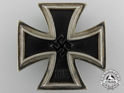 an_iron_cross_first_class1939_by_p._meybauer,_berlin_c_5435