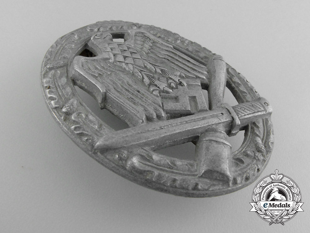 a_general_assault_badge;_unmarked_c_7985