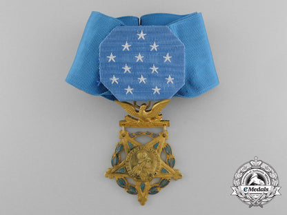 an_american_army_medal_of_honor;_type_vi(1964-_present)_with_case_c_8036