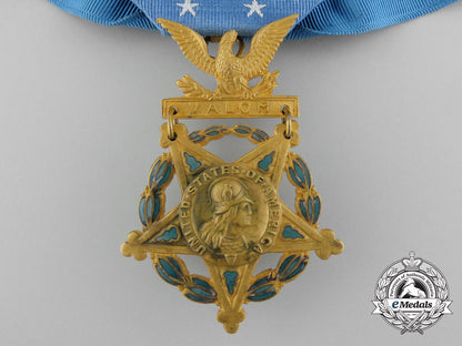 an_american_army_medal_of_honor;_type_vi(1964-_present)_with_case_c_8037